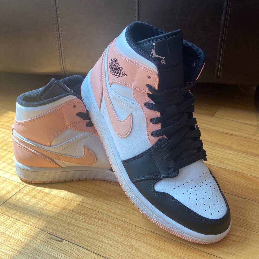 Air Jordan 1 Mid “Crimson Tint”